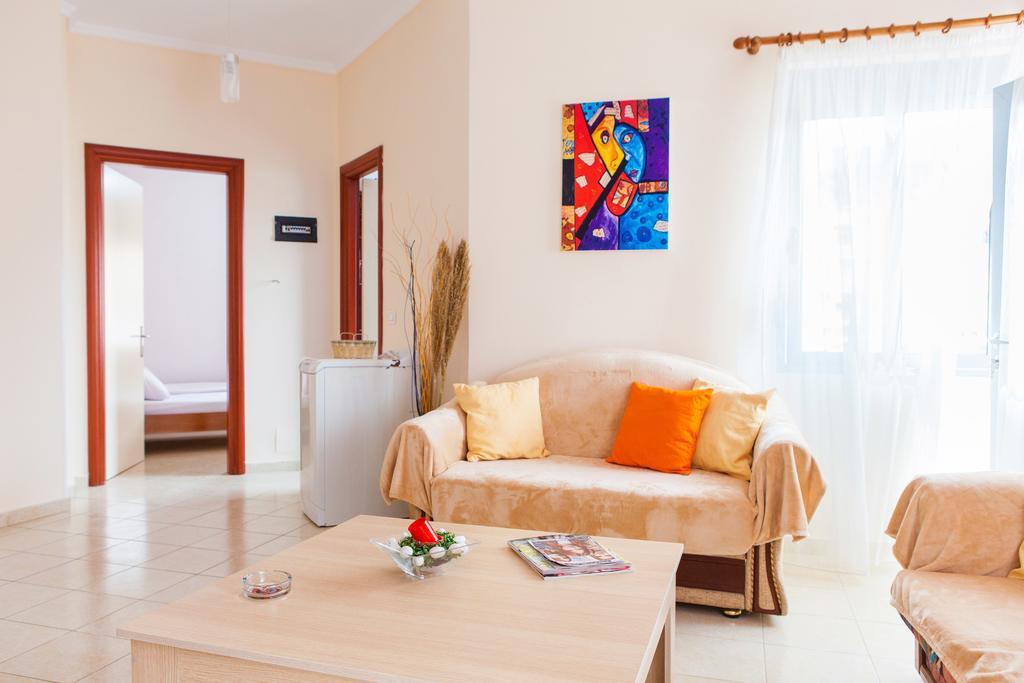 Work-Friendly Central Apartments, Саранде Екстериор снимка