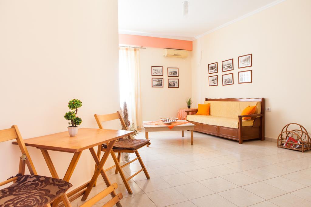 Work-Friendly Central Apartments, Саранде Екстериор снимка
